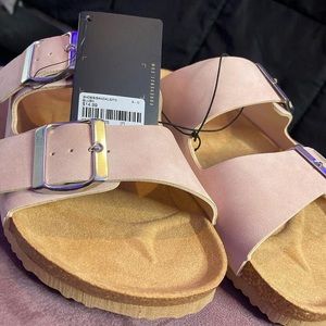 These birkenstock sandals don’t fit me.